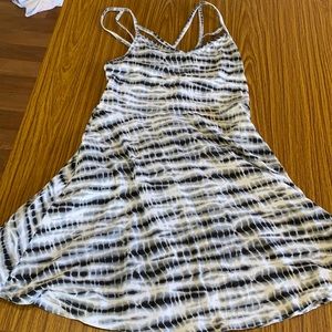 Cute tie-dye dress VS Pink